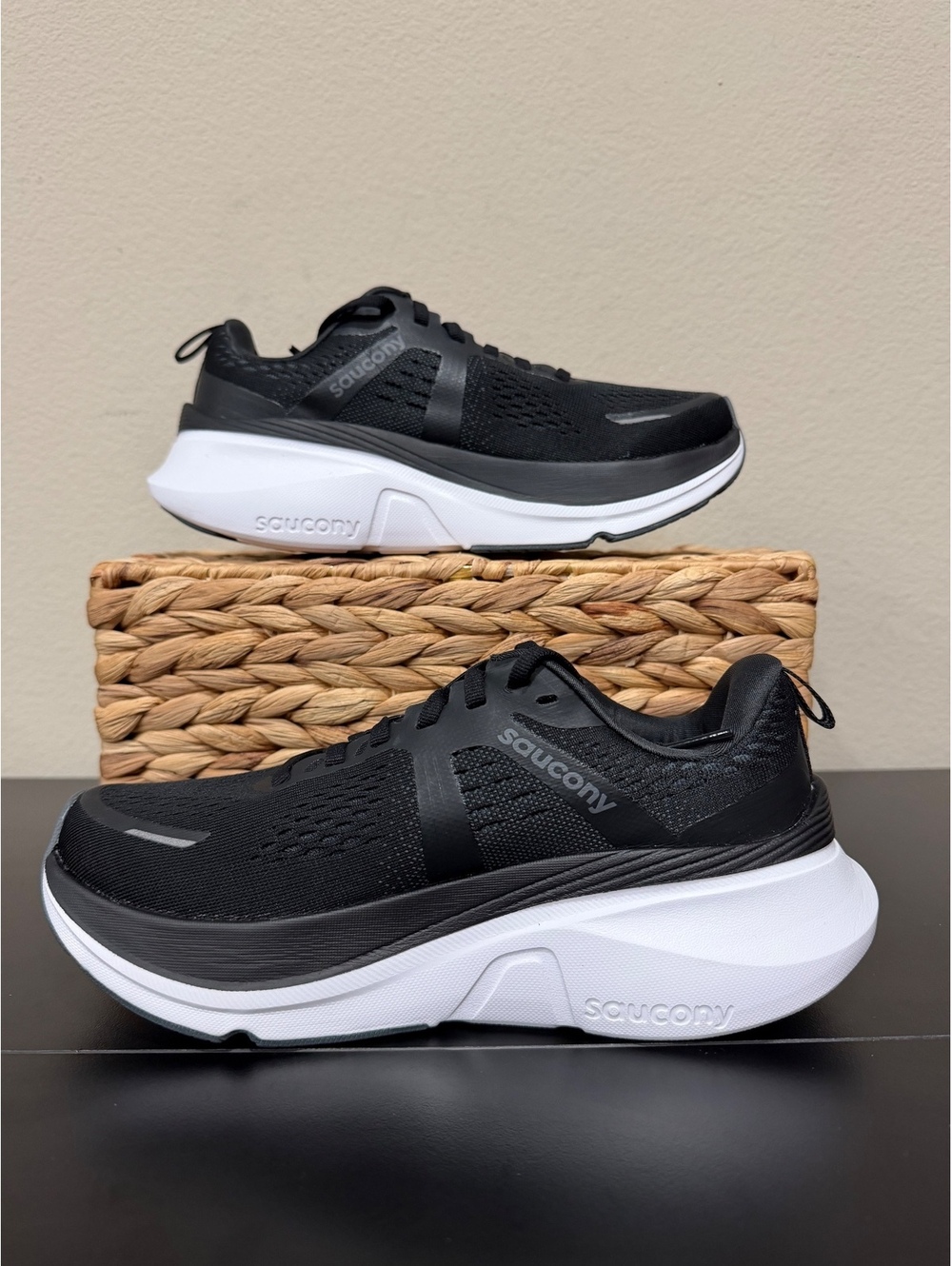 Size 6 - Saucony Women’s Guide 18 Extra Wide “Black White” - Picture 2 of 6